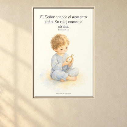 El Señor conoce el momento justo — Lienzo Cristiano Enmarcado | Eclesiastés 3:11 — 24×36 pulgadas, marco natural, vista frontal ambiental, escala física calibrada
