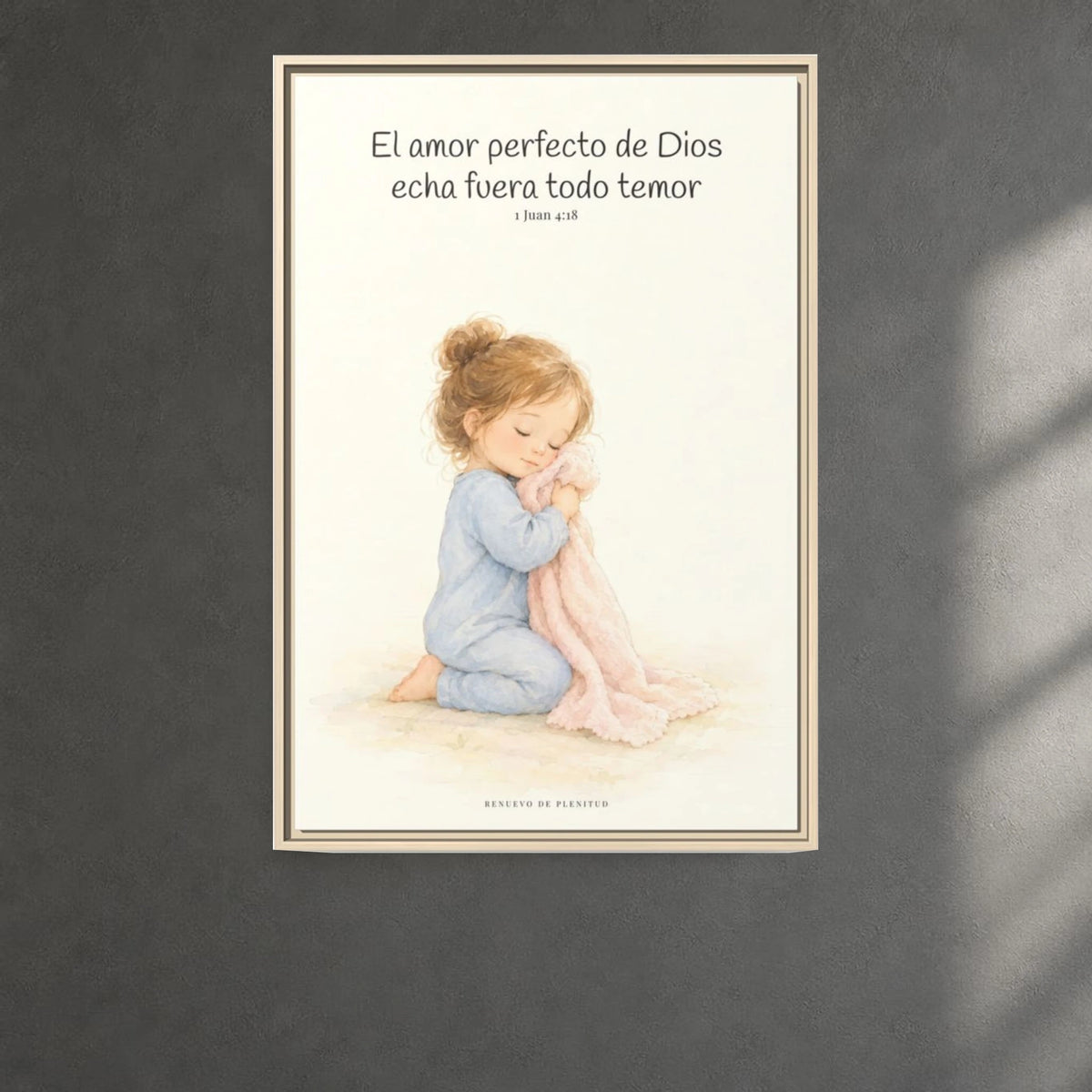 El amor perfecto de Dios echa fuera el temor — Lienzo Cristiano Enmarcado | 1 Juan 4:18 — 24×36 pulgadas, marco natural, vista frontal ambiental, escala física calibrada