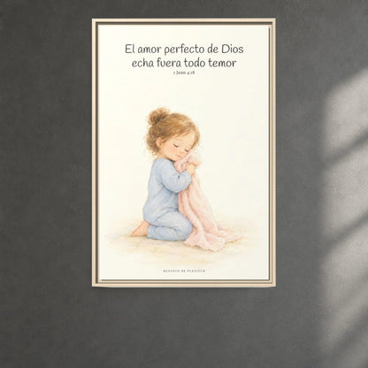 El amor perfecto de Dios echa fuera el temor — Lienzo Cristiano Enmarcado | 1 Juan 4:18 — 24×36 pulgadas, marco natural, vista frontal ambiental, escala física calibrada