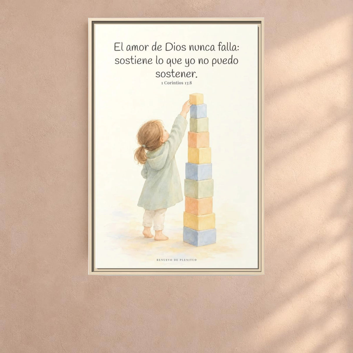 El amor de Dios nunca falla — Lienzo Cristiano Enmarcado | 1 Corintios 13:8 — 24×36 pulgadas, marco natural, vista frontal ambiental, escala física calibrada