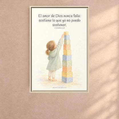 El amor de Dios nunca falla — Lienzo Cristiano Enmarcado | 1 Corintios 13:8 — 24×36 pulgadas, marco natural, vista frontal ambiental, escala física calibrada