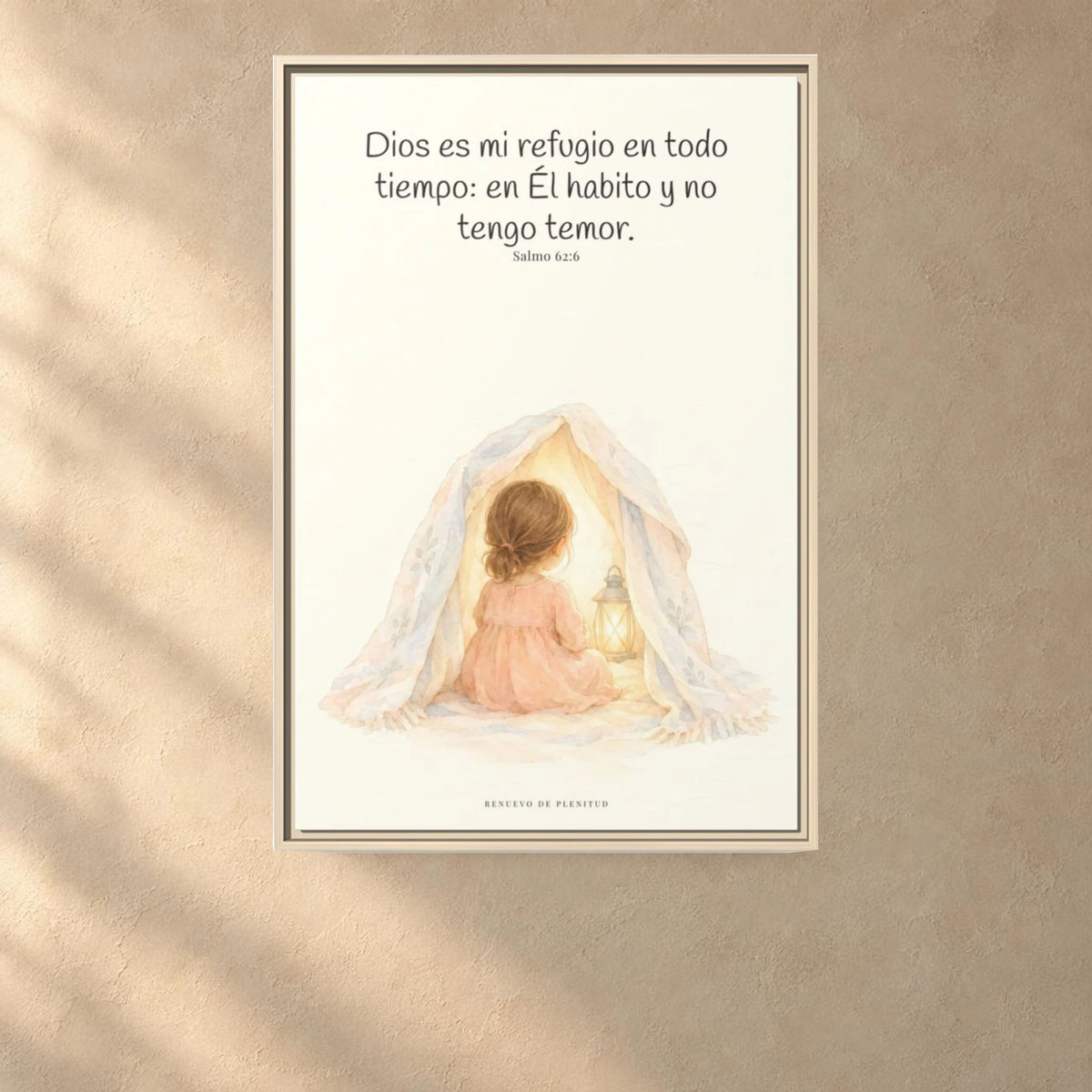 Dios es mi refugio en todo tiempo — Lienzo Cristiano Enmarcado | Salmo 62:6 — 24×36 pulgadas, marco natural, vista frontal ambiental, escala física calibrada