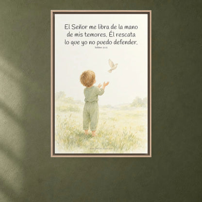 El Señor me libra de la mano de mis temores | Lienzo bíblico para el hogar | Salmo 31:15 — 24×36 pulgadas, marco natural, vista frontal ambiental, escala física calibrada