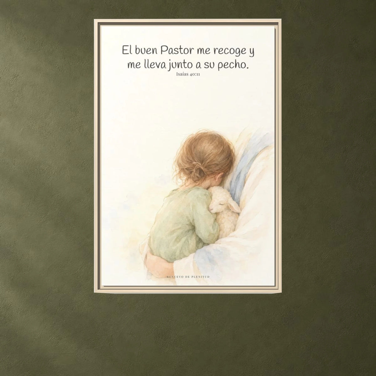 El buen Pastor me lleva junto a su corazón — Lienzo Cristiano Enmarcado | Isaías 40:11 — 24×36 pulgadas, marco natural, vista frontal ambiental, escala física calibrada