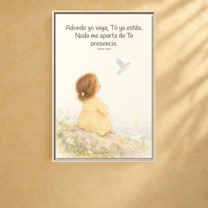 Si subo a los cielos, allí estás Tú — Lienzo Cristiano Enmarcado | Salmo 139:8 — 24×36 pulgadas, marco natural, vista frontal ambiental, escala física calibrada