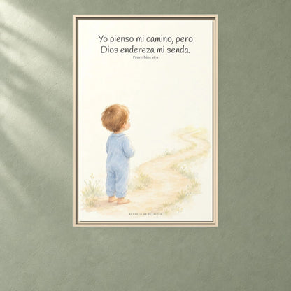 El corazón del hombre piensa, Dios endereza — Lienzo Cristiano Enmarcado | Proverbios 16:9 — 24×36 pulgadas, marco natural, vista frontal ambiental, escala física calibrada