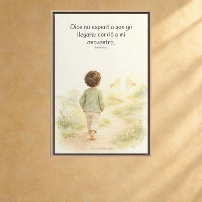 Mi Padre corrió a mi encuentro | Lienzo de fe para el hogar | Lucas 15:24 — 24×36 pulgadas, marco natural, vista frontal ambiental, escala física calibrada