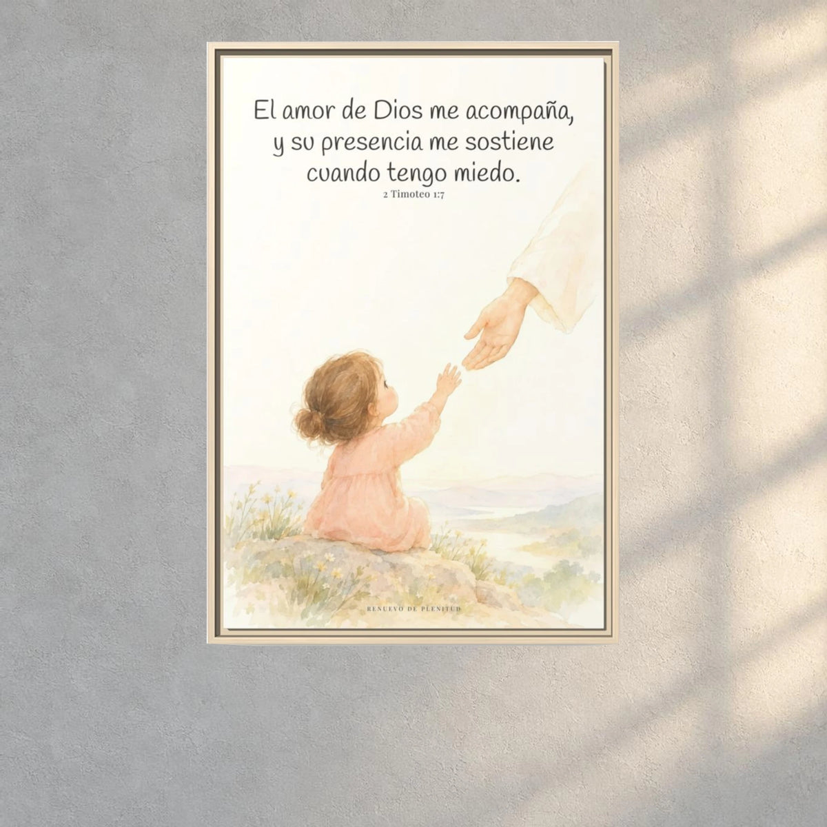Dios está conmigo y no me suelta — Lienzo Cristiano Enmarcado | 2 Timoteo 1:7 — 24×36 pulgadas, marco natural, vista frontal ambiental, escala física calibrada