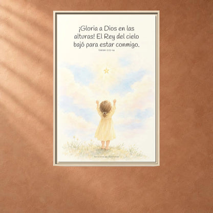Gloria a Dios en las alturas — Lienzo Cristiano Enmarcado | Lucas 2:13-14 — 24×36 pulgadas, marco natural, vista frontal ambiental, escala física calibrada