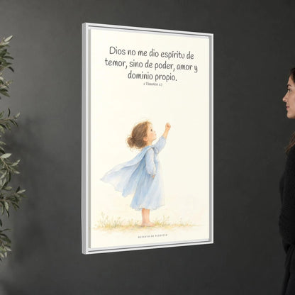 Dios me da un espíritu de poder y de amor — Lienzo Cristiano Enmarcado | 2 Timoteo 1:7 — 24×36 pulgadas, marco blanco, vista angular ambiental del marco flotante, escala física calibrada