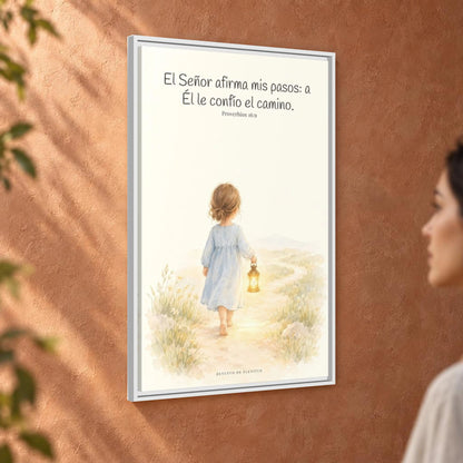 El Señor dirige mis pasos este año — Lienzo Cristiano Enmarcado | Proverbios 16:9 — 24×36 pulgadas, marco blanco, vista angular ambiental del marco flotante, escala física calibrada