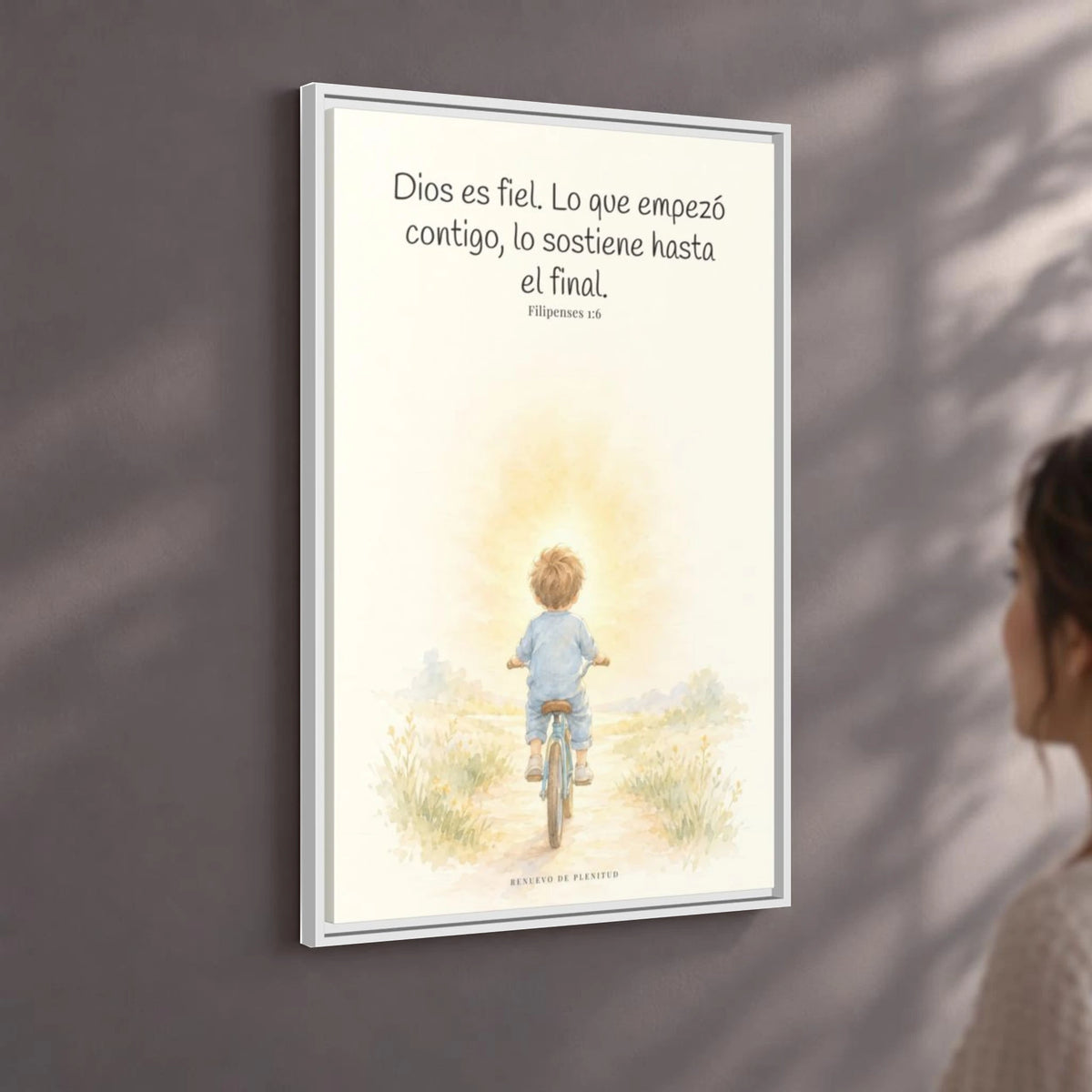 Dios es fiel y no deja a medias lo que promete | Cuadro bíblico para el hogar | Filipenses 1:6 — 24×36 pulgadas, marco blanco, vista angular ambiental del marco flotante, escala física calibrada