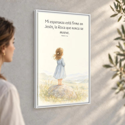 Mi esperanza está firme en Jesús — Lienzo Cristiano Enmarcado | Mateo 7:24 — 24×36 pulgadas, marco blanco, vista angular ambiental del marco flotante, escala física calibrada