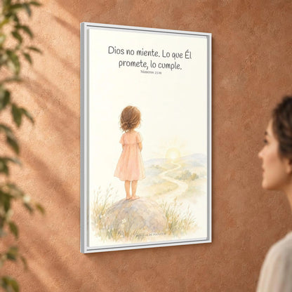 Dios no miente: sus promesas siempre se cumplen — Lienzo Cristiano Enmarcado | Números 23:19 — 24×36 pulgadas, marco blanco, vista angular ambiental del marco flotante, escala física calibrada