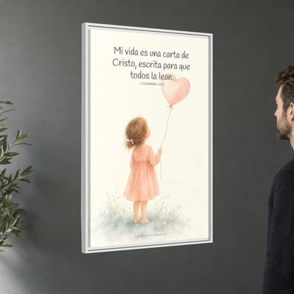 Mi vida es una carta de Cristo — Lienzo Cristiano Enmarcado | 2 Corintios 3:2-3 — 24×36 pulgadas, marco blanco, vista angular ambiental del marco flotante, escala física calibrada