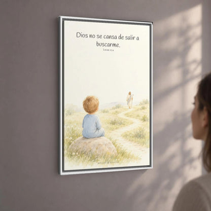 Dios no se cansa de buscarme | Lienzo de fe para el hogar | Lucas 15:4 — 24×36 pulgadas, marco blanco, vista angular ambiental del marco flotante, escala física calibrada