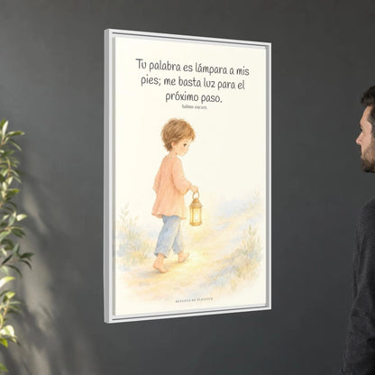Lámpara es tu palabra a mis pies — Lienzo Cristiano Enmarcado | Salmo 119:105 — 24×36 pulgadas, marco blanco, vista angular ambiental del marco flotante, escala física calibrada