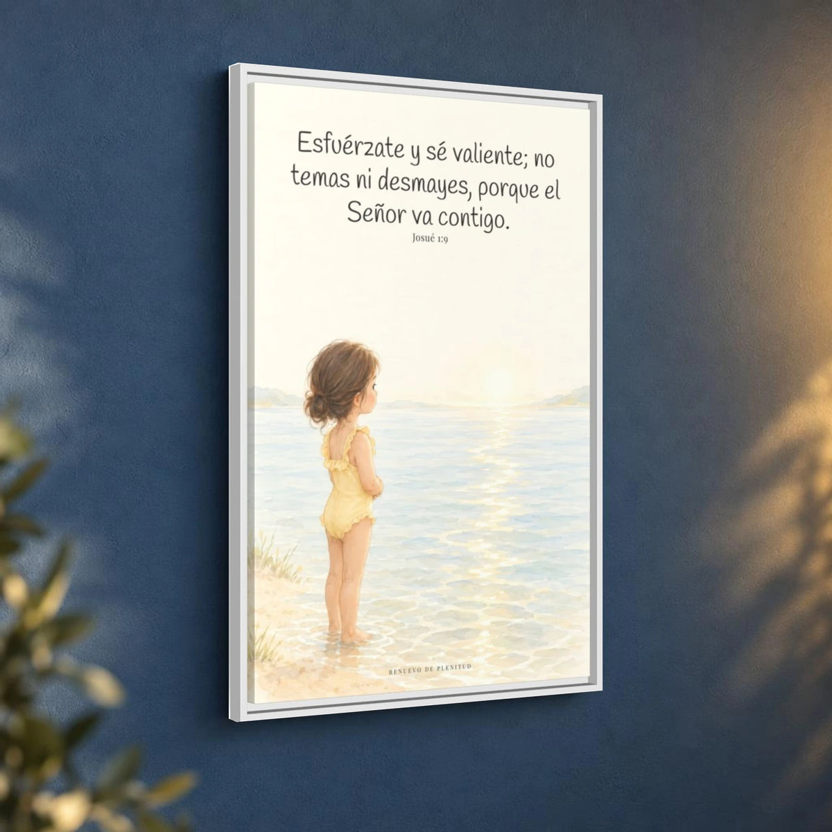 Esfuérzate y sé valiente — Lienzo Cristiano Enmarcado | Josué 1:9 — 24×36 pulgadas, marco blanco, vista angular ambiental del marco flotante, escala física calibrada
