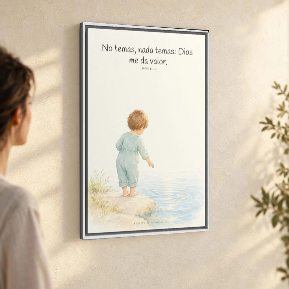 Dios me da valor cuando tiemblo | Arte bíblico para pared | Isaías 41:10 — 24×36 pulgadas, marco blanco, vista angular ambiental del marco flotante, escala física calibrada