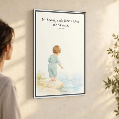 Dios me da valor cuando tiemblo | Arte bíblico para pared | Isaías 41:10 — 24×36 pulgadas, marco blanco, vista angular ambiental del marco flotante, escala física calibrada