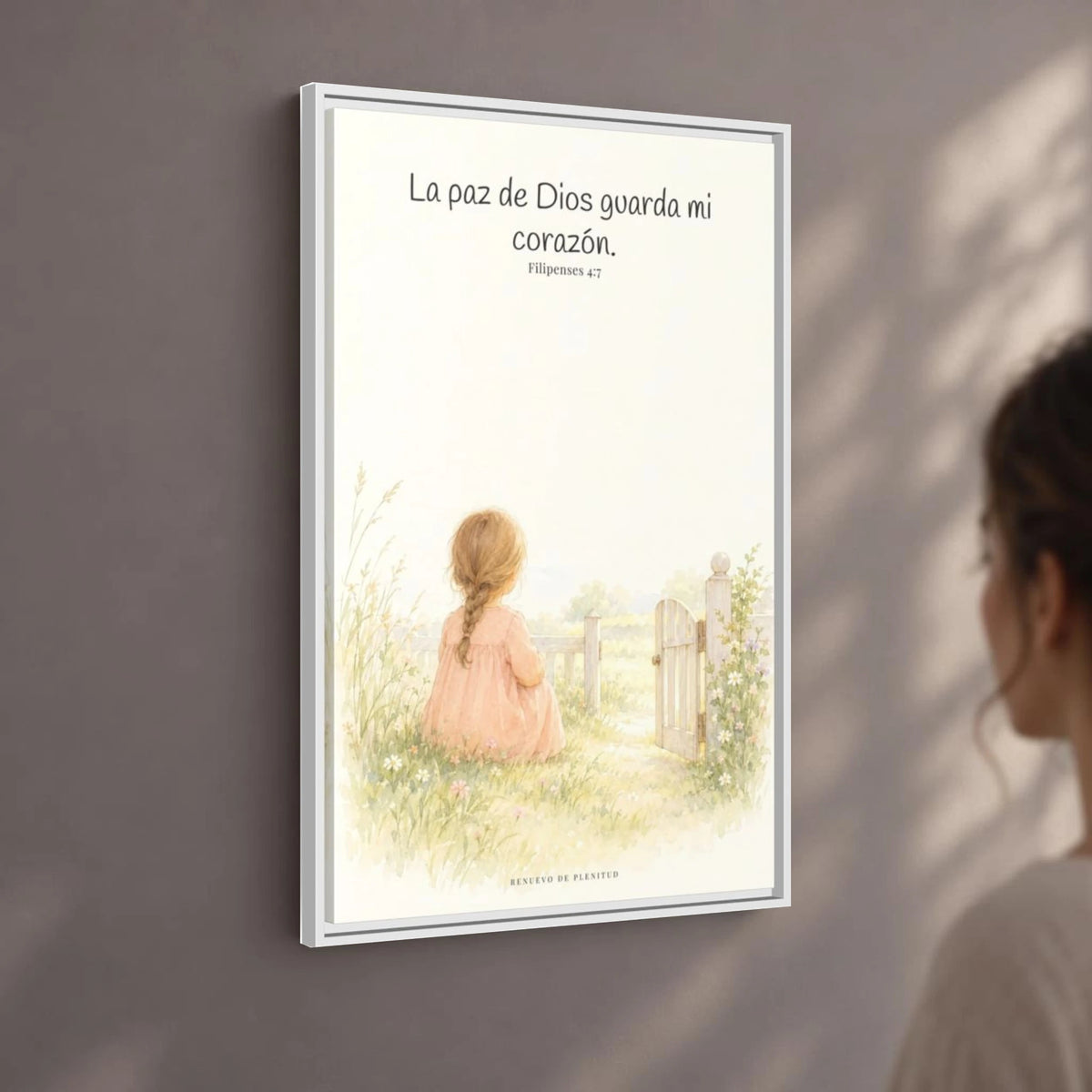 La paz de Dios guardará mi corazón — Lienzo Cristiano Enmarcado | Filipenses 4:7 — 24×36 pulgadas, marco blanco, vista angular ambiental del marco flotante, escala física calibrada