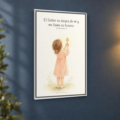 El Señor se alegra de mí | Decoración cristiana enmarcada | Deuteronomio 7:6 — 24×36 pulgadas, marco blanco, vista angular ambiental del marco flotante, escala física calibrada