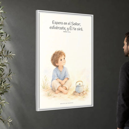 Espera en Jehová, Él te oye — Lienzo Cristiano Enmarcado | Salmo 27:14 — 24×36 pulgadas, marco blanco, vista angular ambiental del marco flotante, escala física calibrada
