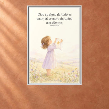 Dios es digno de todo mi amor — Lienzo Cristiano Enmarcado | Mateo 22:37-38 — 24×36 pulgadas, marco blanco, vista frontal ambiental, escala física calibrada