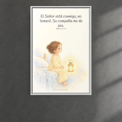 El Señor está conmigo, no temeré — Lienzo Cristiano Enmarcado | Hebreos 13:5-6 — 24×36 pulgadas, marco blanco, vista frontal ambiental, escala física calibrada