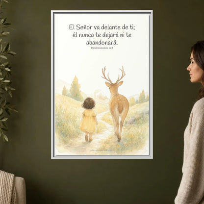 Jehová va delante de ti — Lienzo Cristiano Enmarcado | Deuteronomio 31:8 — 24×36 pulgadas, marco blanco, vista frontal ambiental, escala física calibrada