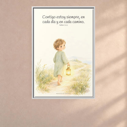 Contigo estoy siempre — Lienzo Cristiano Enmarcado | Salmo 73:23 — 24×36 pulgadas, marco blanco, vista frontal ambiental, escala física calibrada
