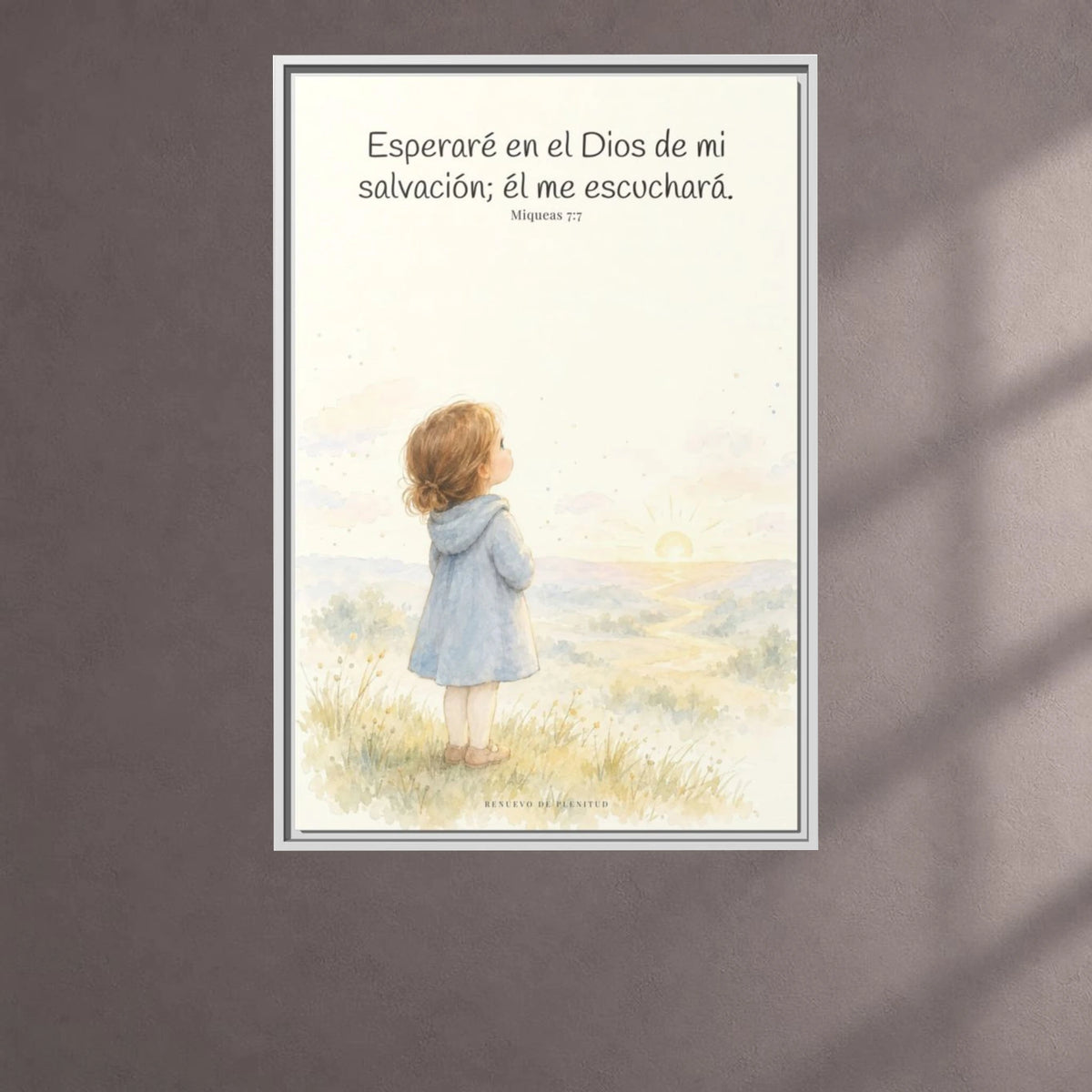 Esperaré en el Dios de mi salvación — Lienzo Cristiano Enmarcado | Miqueas 7:7 — 24×36 pulgadas, marco blanco, vista frontal ambiental, escala física calibrada