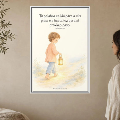 Lámpara es tu palabra a mis pies — Lienzo Cristiano Enmarcado | Salmo 119:105 — 24×36 pulgadas, marco blanco, vista frontal ambiental, escala física calibrada