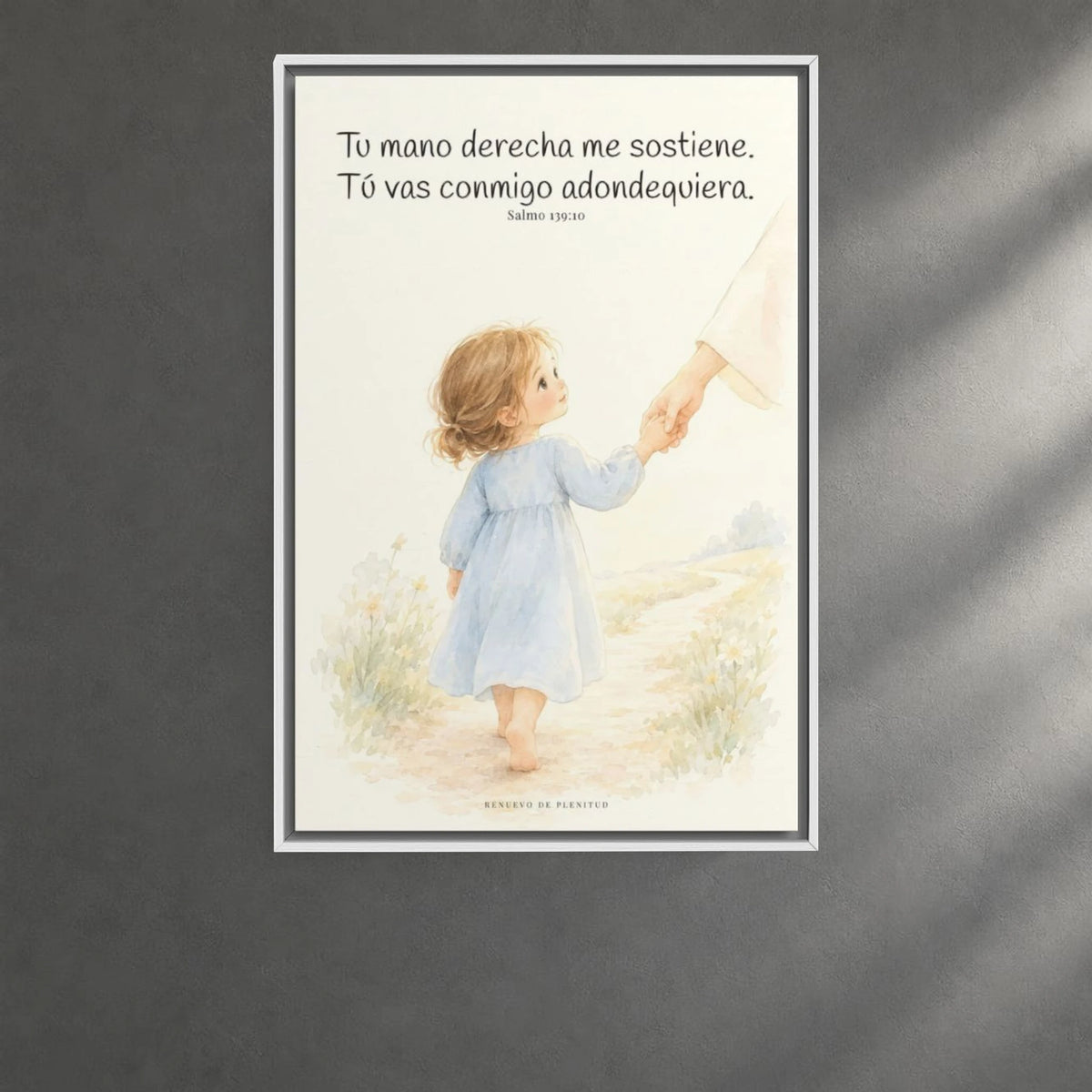 Tu mano me guía por el camino | Lienzo cristiano decorativo | Salmo 139:10 — 24×36 pulgadas, marco blanco, vista frontal ambiental, escala física calibrada