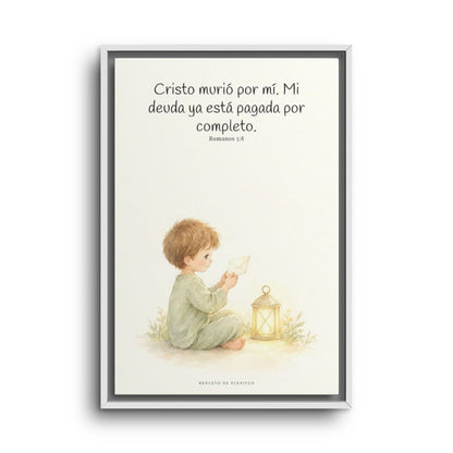 Cristo pagó lo que yo no podía pagar | Cuadro de fe enmarcado | Romanos 5:8 — 16×24 pulgadas, marco blanco, vista frontal