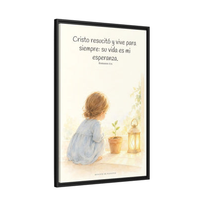 Cristo vive para siempre y nunca más muere — Lienzo Cristiano Enmarcado | Romanos 6:9 — 24×36 pulgadas, marco negro, vista lateral del marco flotante