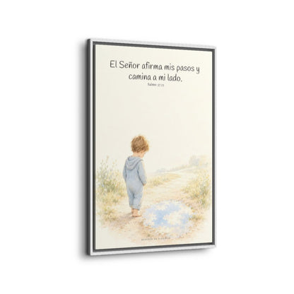 Dios camina a mi lado | Lienzo cristiano decorativo | Salmo 37:23 — 24×36 pulgadas, marco blanco, vista lateral del marco flotante
