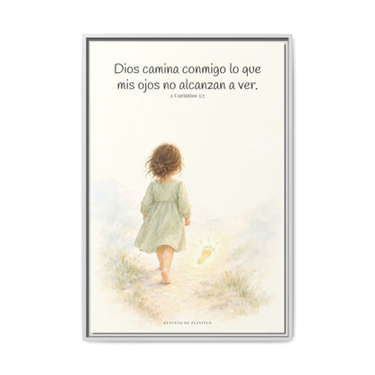 Dios camina conmigo lo que no puedo ver | Lienzo bíblico para el hogar | 2 Corintios 5:7 — 24×36 pulgadas, marco blanco, vista frontal