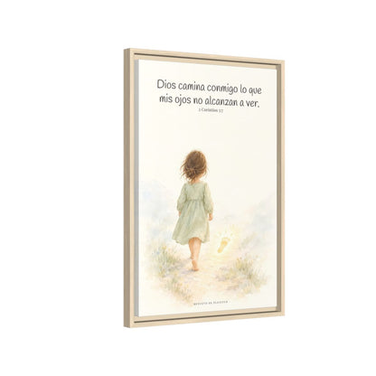 Dios camina conmigo lo que no puedo ver | Lienzo bíblico para el hogar | 2 Corintios 5:7 — 16×24 pulgadas, marco natural, vista lateral del marco flotante
