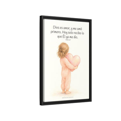 Dios es amor, y me amó primero — Lienzo Cristiano Enmarcado | 1 Juan 4:8 — 16×24 pulgadas, marco negro, vista lateral del marco flotante