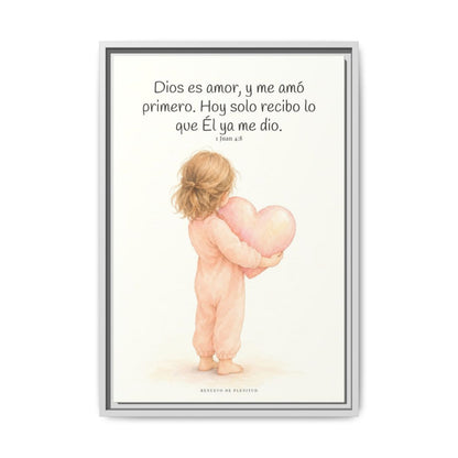 Dios es amor, y me amó primero — Lienzo Cristiano Enmarcado | 1 Juan 4:8 — 16×24 pulgadas, marco blanco, vista frontal