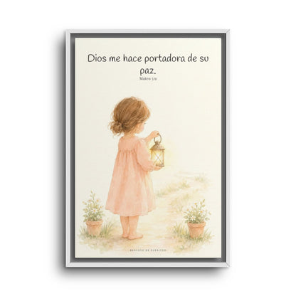 Dios me hace portadora de su paz | Lienzo bíblico para el hogar | Mateo 5:9 — 16×24 pulgadas, marco blanco, vista frontal