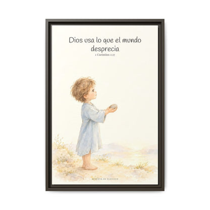 Dios usa lo que el mundo desprecia — Lienzo Cristiano Enmarcado | 1 Corintios 1:27 — 16×24 pulgadas, marco espresso, vista frontal