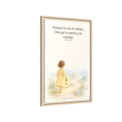 Dios va conmigo aunque no vea el camino — Lienzo Cristiano Enmarcado | Hebreos 11:8 — 16×24 pulgadas, marco natural, vista lateral del marco flotante