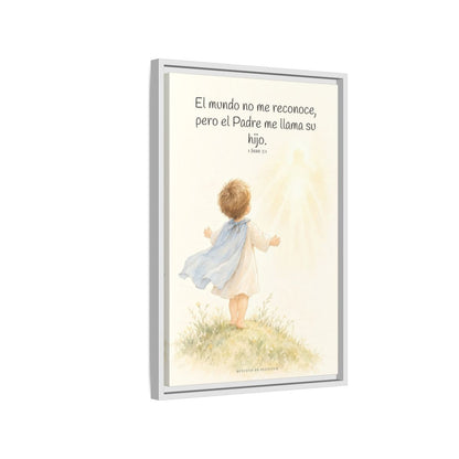 El Padre me conoce y aún así me llama suyo | Decoración de fe para pared | 1 Juan 3:1 — 16×24 pulgadas, marco blanco, vista lateral del marco flotante