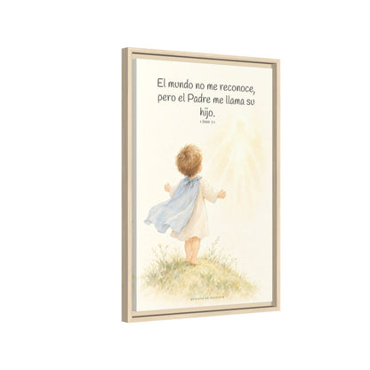 El Padre me conoce y aún así me llama suyo | Decoración de fe para pared | 1 Juan 3:1 — 16×24 pulgadas, marco natural, vista lateral del marco flotante