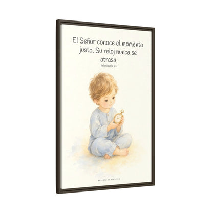 El Señor conoce el momento justo — Lienzo Cristiano Enmarcado | Eclesiastés 3:11 — 24×36 pulgadas, marco espresso, vista lateral del marco flotante