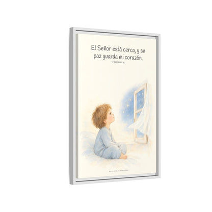 El Señor está cerca de mí | Lienzo bíblico para el hogar | Filipenses 4:7 — 16×24 pulgadas, marco blanco, vista lateral del marco flotante