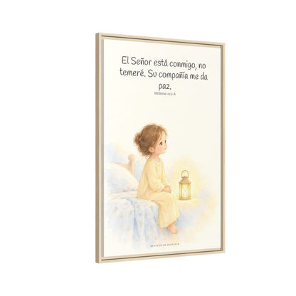 El Señor está conmigo, no temeré — Lienzo Cristiano Enmarcado | Hebreos 13:5-6 — 24×36 pulgadas, marco natural, vista lateral del marco flotante