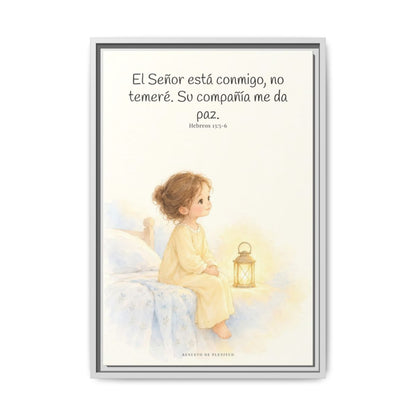 El Señor está conmigo, no temeré — Lienzo Cristiano Enmarcado | Hebreos 13:5-6 — 16×24 pulgadas, marco blanco, vista frontal